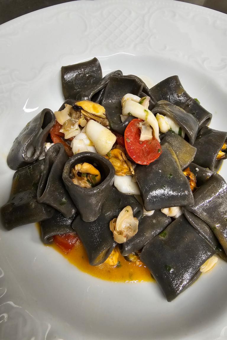 Calamarata al nero di seppia