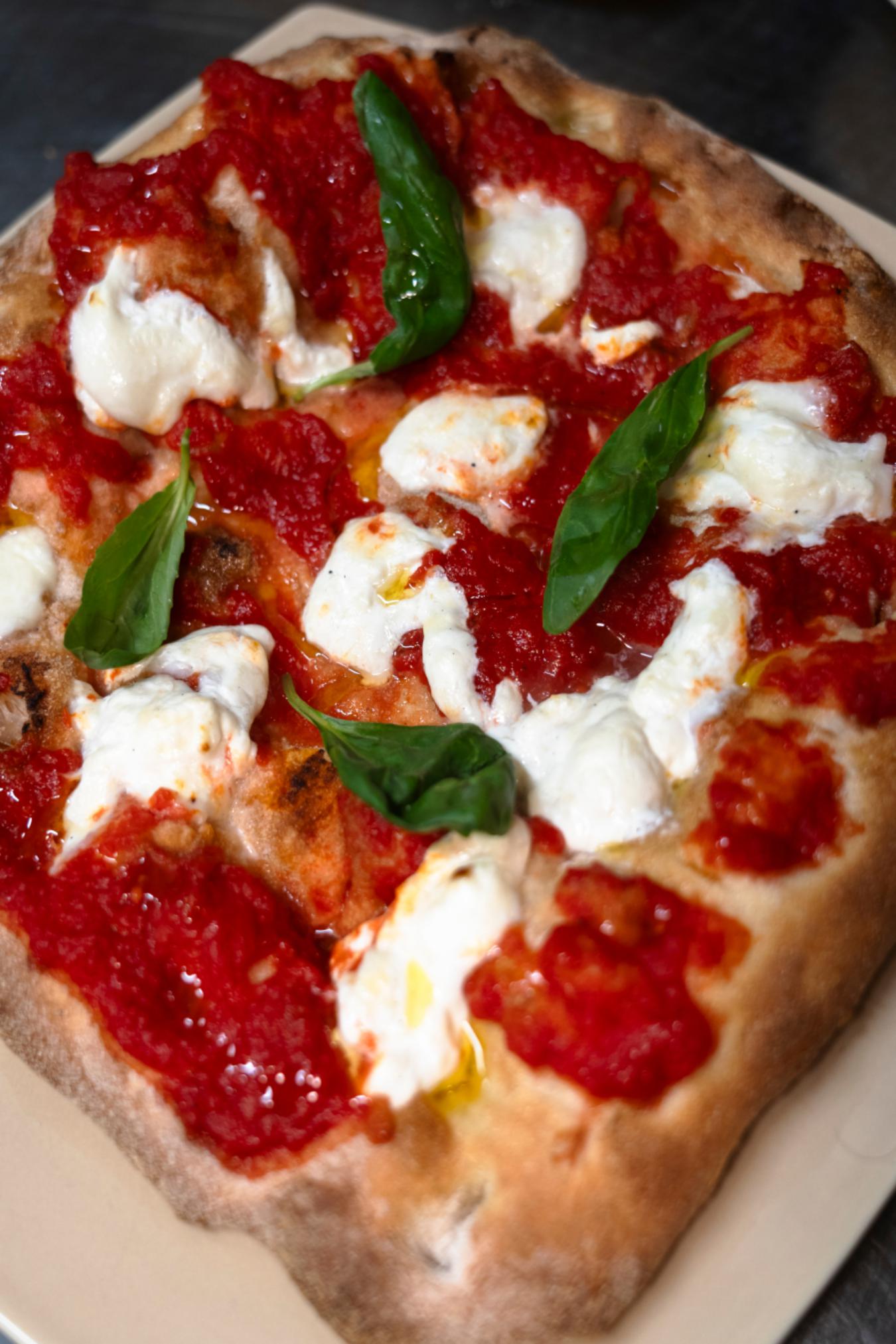 pizza_mozzarella_pomodori