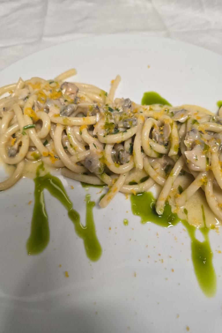 Spaghettoni Con Vongole Lupino